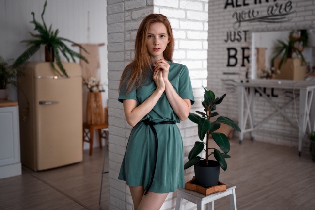 属鸡人2023年幸运色和忌讳色,属鸡人2023年穿什么颜色最吉利