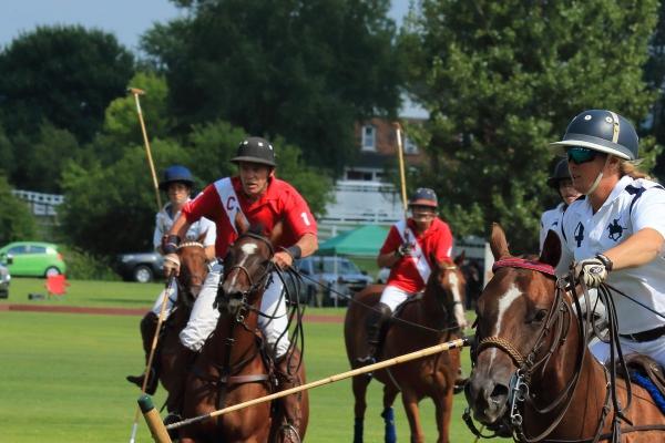 本命年红内裤必须长辈买吗 长辈购买可以起到保护作用