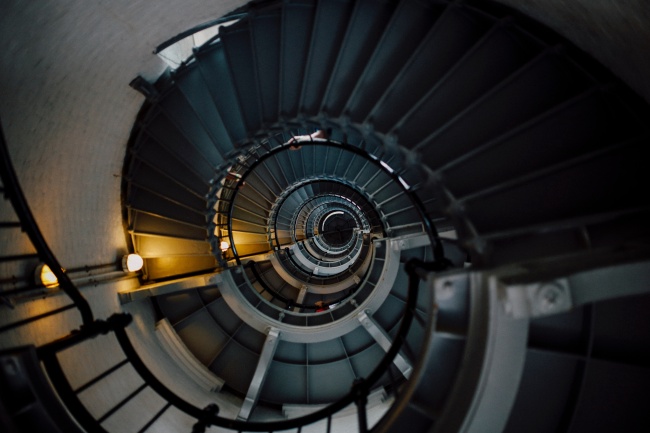 2023年属鸡女戴什么吉利，适合属鸡女的吉祥物