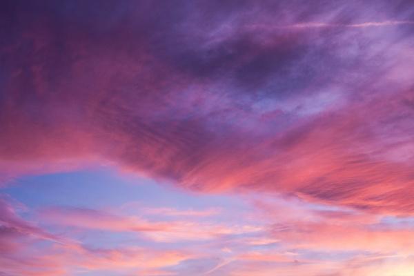 83年猪女和86年虎男合财吗，如何能提升财运