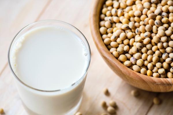 两个93年属鸡的人结婚婚姻怎样 属鸡婚姻的匹配对象是谁