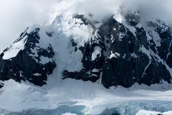 "十二生肖配对大揭秘：看透你的爱情默契密码!"