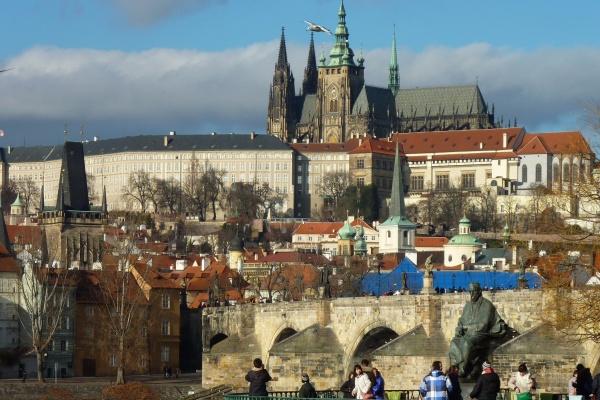 2000年龙女什么时候遇到正缘，00年属龙人真正的缘分几时出现