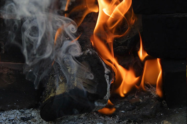 77年属蛇女47岁以后命运如何，77年蛇女中晚年运势走向怎样