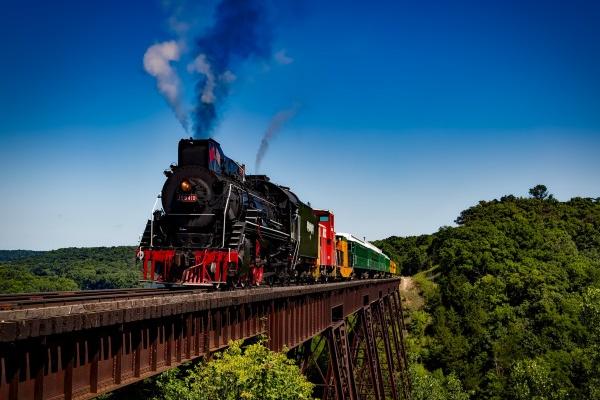 "冲动席卷心头!解密四大生肖男中最容易被情感冲动驱使的热血恋人!