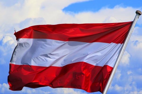 96年属鼠28岁发财是哪一年，96年鼠28岁财运表现如何