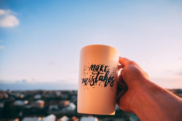 年底属牛七三年还有运势吗，需要注意什么