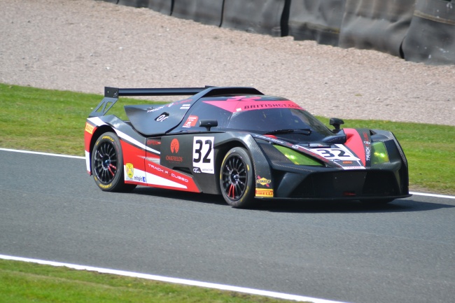 "恋爱新锐!四大生肖女带你探索倒贴的新境界!"