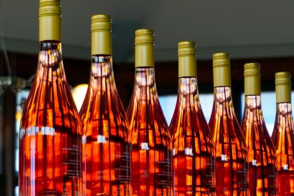 "幸福即将来袭!近期有望脱单的四大生肖女散发独特魅力!"