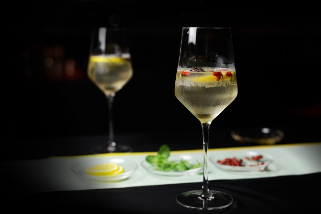 蛇人遇龙年2024每月运势如何，全年运势发展怎么样