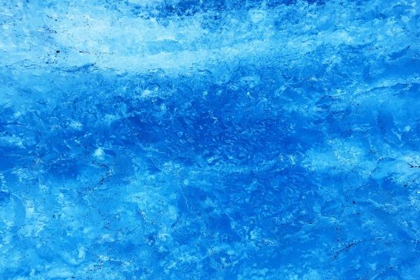 男生本命年带红绳还是黑绳 男生本命年戴什么好