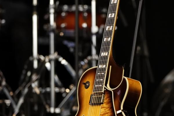 属狗人一生的能靠谁