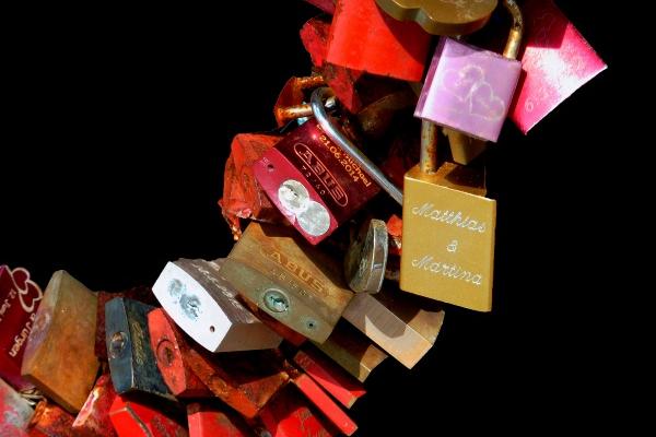 金蛇命是苦命还是富命