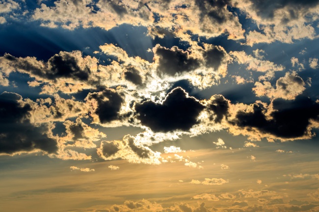 梦到家里进了人会是什么预兆